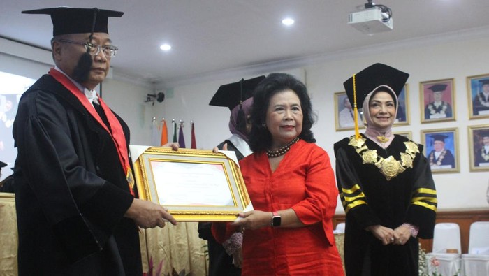 Universitas Sahid menyelenggarakan Sidang Terbuka dalam Pengukuhan Jabatan Guru Besar pada Sabtu (16/12/2023) di auditorium Pof. Sukamdani Sahid Gitosardjono, Universitas Sahid.