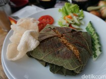 Nasgor Unik Ini Nikmat Disantap Sambil Berendam Air Panas di Mojokerto