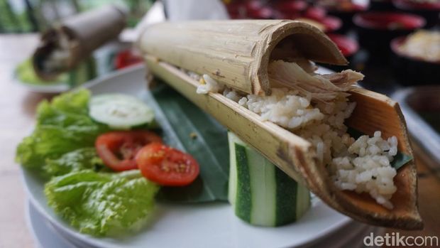 Nasi goreng bambu dan nasi goreng jati di Mojokerto