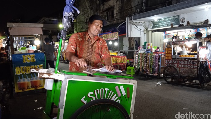 Asyik! Wisata Kuliner di Kota Tua Cicip Pecel Sayur hingga Es Potong