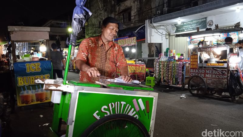 Asyik! Wisata Kuliner di Kota Tua Cicip Pecel Sayur hingga Es Potong