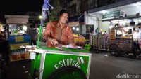 Penjual es potonganya mengaku ia telah lama berjualan es potong. Bahkan sebelum dirinya datang ke Jakarta, Suswanto menyebut pernah berjualan es selama 20 tahun di Semarang. Foto: detikcom