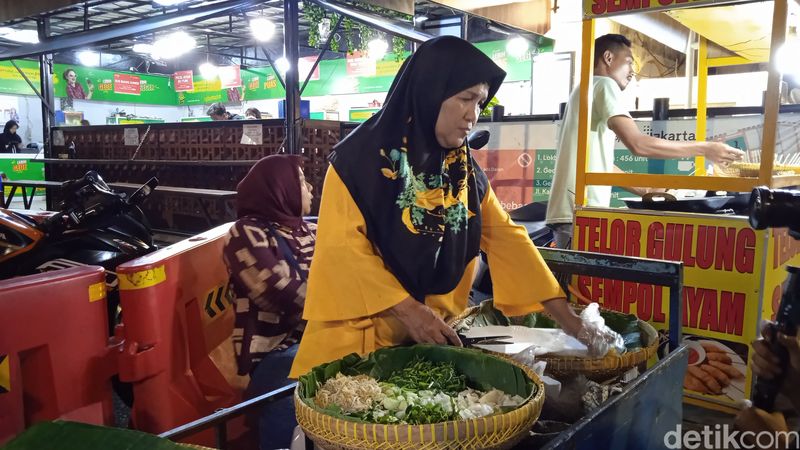 Asyik! Wisata Kuliner di Kota Tua Cicip Pecel Sayur hingga Es Potong
