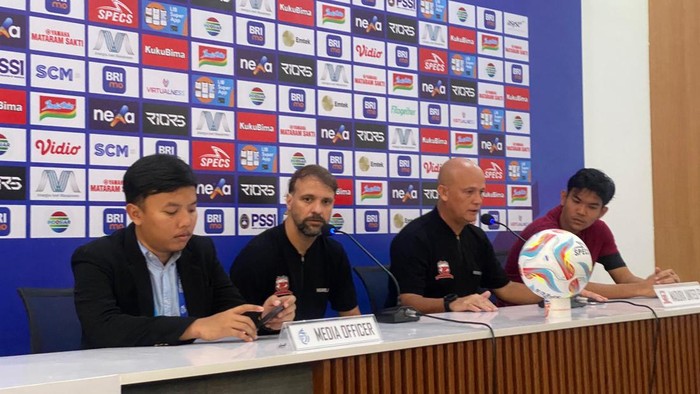 Pelatih Madura United Mauricio Souza