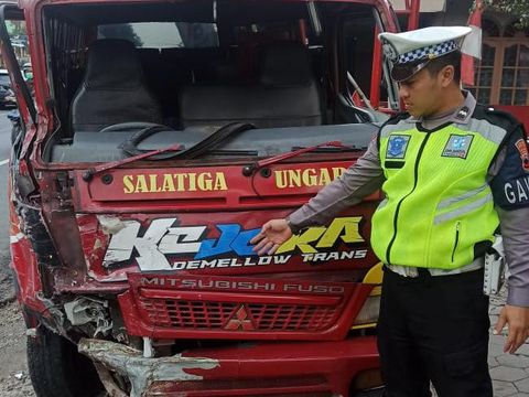 Penampakan mobil yang terlibat kecelakaan di Tuntang, Semarang, Jumat (15/12/2023) sore.