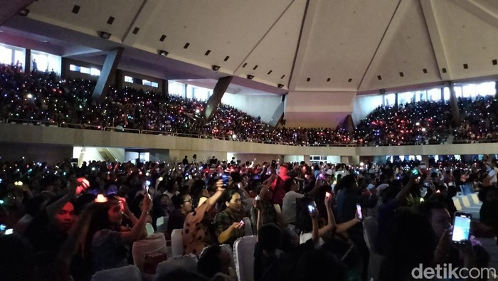 Perayaan Natal Oikumene Medan 2023 di Pardede Hall, Jalan TD Pardede Medan dihadiri ribuan umat Kristiani. (Felicia Gisela Sihite/detikSumut)