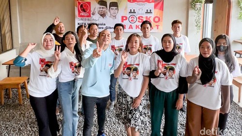 Pertemuan sejumlah organ relawan Prabowo-Gibran NTB di Mataram, Sabtu (16/12/2023)