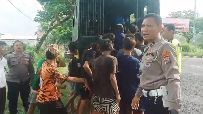 Polisi di Bangkalan mengamankan anak-anak dari Surabaya yang gandol