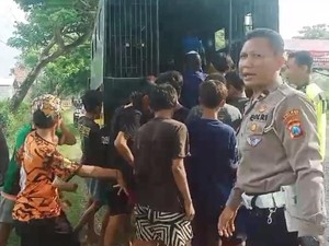 37 Anak dari Surabaya Diamankan Sedang Nggandol Truk ke Bangkalan