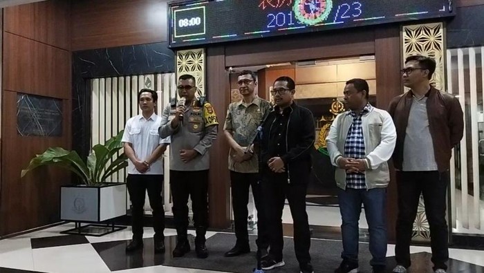 Polisi jumpa pers bersama Kejari Serang