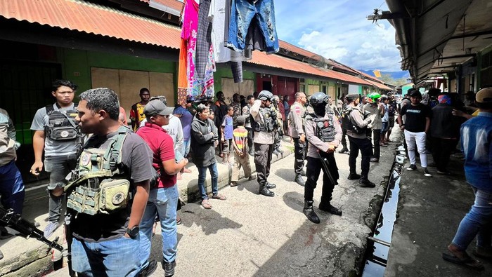 Polisi turun tangan ke lokasi kejadian wanita PSK tewas ditikam pria penjudi. Dokumen Istimewa