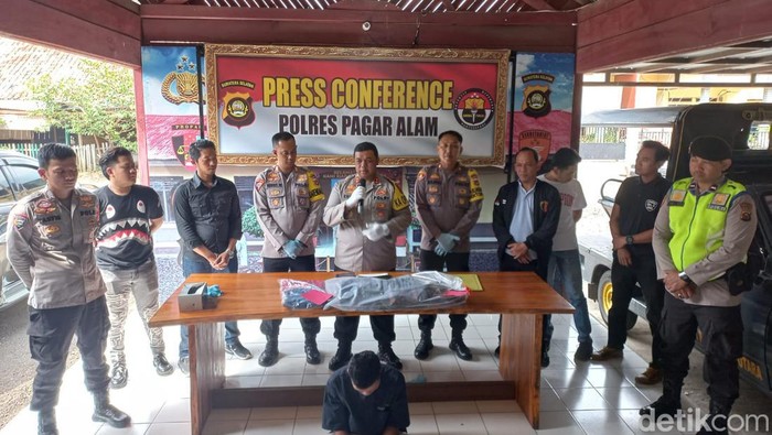 Polres Pagaralam rilis pelaku penusukan di Pagaralam.