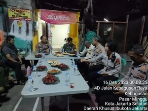 Guyub Polisi dan Warga Cangkrukan demi Jaga Kamtibmas Jelang Pemilu