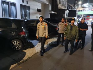 Cangkrukan Bareng Warga, Polsek Setiabudi dan Siskamling Patroli di Permukiman
