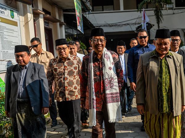 Potret Mahfud MD Kunjungi Ponpes Sirnamiskin di Bandung