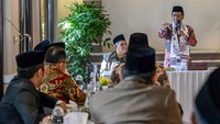 Mahfud MD berbicara tentang Pondok Pesantren sebagai tempat melahirkan bibit-bibit kader yang akan menjadi penerus bangsa Indonesia. 
