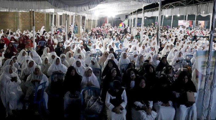 Ribuan jamaah Jaringan Santri Indonesia (JSI) Provinsi Kepulauan Bangka Belitung menghadiri acara Do'a Syukur & Dzikir Akhir Tahun 2023 di Pondok Pesantren Al-Barokah, Kabupaten Bangka Tengah, Provinsi Kep. Bangka Belitung (Babel), Sabtu (16/12/2023) malam.