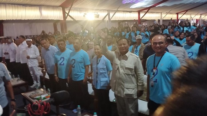 Capres nomor urut 2 sekaligus Ketua Dewan Pembina Induk Koperasi Unit Desa (Inkud) Prabowo Subianto melakukan silahturahmi nasional di HUT ke-2 Koperasi Mekar Digital Sejahtera (MDS Coop). Prabowo dikukuhkan sebagai Ketua Dewan Kehormatan MDS Coop oleh Ketua Dewan Pembina Koperasi MDS Coop, Rini Sumarno.