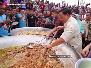 Gokil! Bobon Santoso Masak 150 Kg Opor Ayam Ditemani Prabowo
