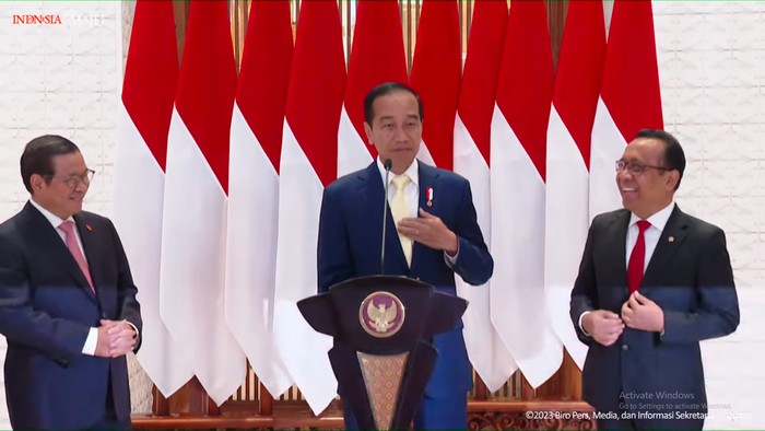 Presiden Joko Widodo (Jokowi) di Bandara Halim Perdana Kusuma Jakarta Timur sebelum betolak ke Jepang