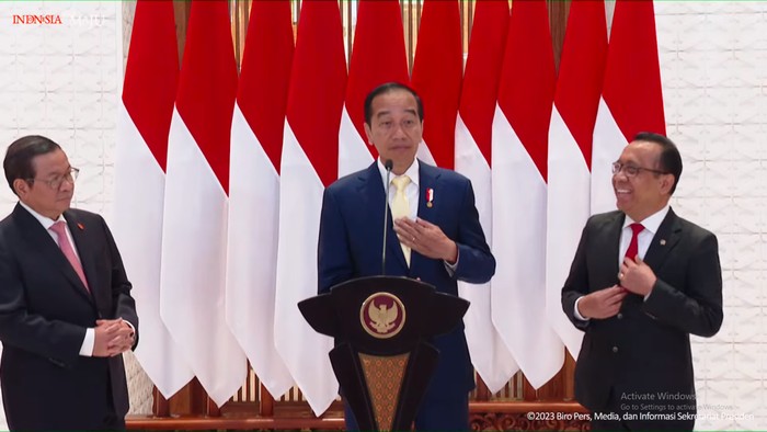 Presiden Joko Widodo (Jokowi) di Bandara Halim Perdana Kusuma Jakarta Timur sebelum betolak ke Jepang