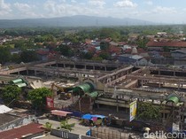 Mangkrak Sejak Terbakar, Pasar Kroya Cilacap Dibongkar untuk Dibangun Lagi