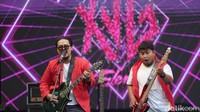 Mulai dari Adi “Kla” Adrian, Febri Hivi, Eq Humania, Ruth Sahanaya, Trisson, Oleg Sanchabakhtiar, Ronnie Waluya, Arie Tipe-X, Lita Zen, Ryan Kampua, Edo Widiz, Jon Paul Ivan, Eka Deli, Sandy Canester, Seno Radja dan Mudya Mustamin.