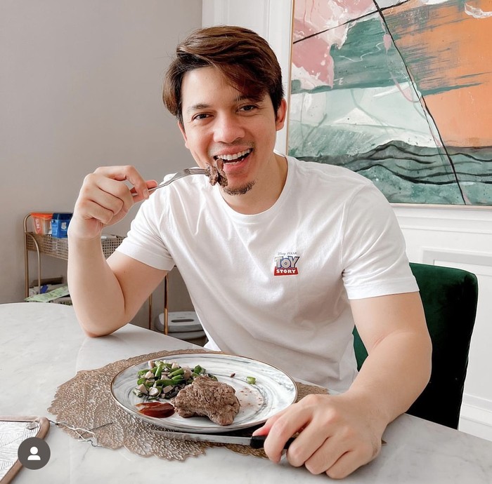 Seru! Momen Irwansyah Makan Bareng Zaskia Sungkar dan Temannya Seru! Momen Irwansyah Makan Bareng Zaskia Sungkar dan Temannya