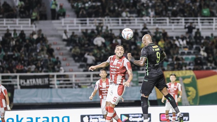 Striker Persebaya Pauo Henrique