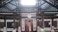 Lokasinya tidak jauh dari Alun-Alun Kejaksaan. Tajug Agung Kejaksaan dibangun oleh Syekh Syarif Abdurrohim atau Pangeran Kejaksaan sekitar tahun 1479 - 1480. Diceritakan Sonhaji, Imam sekaligus Pengurus Tajug Agung Kejaksaan. Mulanya Tajug Agung Kejaksaan hanya langgar kecil yang memiliki 16 tiang utama yang terbuat dari kayu jati.