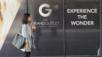 Destinasi wisata belanja baru di Karawang itu bernama The Grand Outlet-East Jakarta, Karawang. Ini adalah mall mewah internasional pertama di Indonesia. (dok. The Grand Outlet)