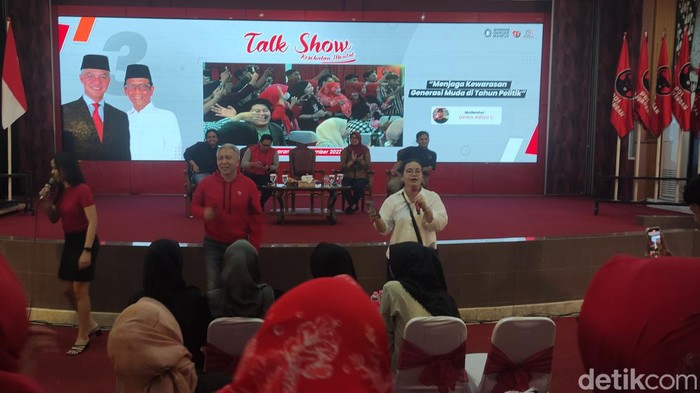 Talk show Menjaga Kewarasan Generasi Muda di Tahun Politik di Panti Marhen, Semarang, Sabtu (16/12/2023) malam
