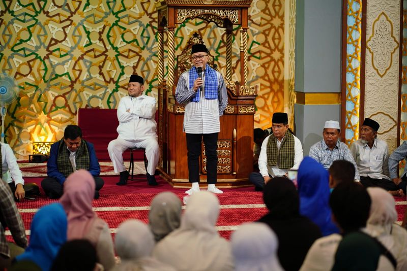 Zulhas Resmikan Masjid
