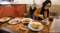 Berbeda dengan biryani, nasi kebuli buatan Ifanna rasanya lebih melokal. Ada ayam, beef, hingga kofte sebagai pelengkapnya. Foto: detikcom