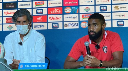 Teco saat konferensi pers di Gianyar, Minggu (17/12/2023).