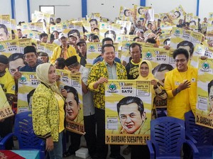 Kukuhkan Saksi TPS Golkar di Kebumen, Bamsoet Ajak Sukseskan Pemilu 2024