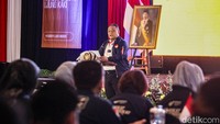 Kepala BP2MI Benny Rhamdani membuka Rakernas Komunitas Relawan (Kawan) PMI dan Perkumpulan Wirausahawan (Perwira) PMI di Jakarta, Minggu (17/12/2023). Dalam acara ini, Benny turut menyoroti praktik kejahatan jual beli job P3MI dan overcharging atau kelebihan biaya penempatan PMI.
