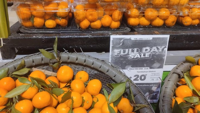 Buah di Transmart Full Day Sale