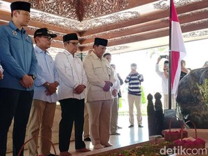 Prabowo Ziarah ke Makam Bung Karno Tanpa Gibran