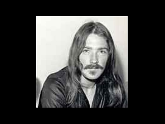 Colin Burgess yang dikenal sebagai mantan drummer band rock AC/DC meninggal dunia. Kabarnya, Colin meninggal dunia pada Jumat, 15 Desember 2023.