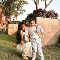 Unggahan Fuji itu banyak mendapat komentar pujian dari netizen. Tak sedikit yang memuji penampilan keduanya. Fuji disebut bak Eonni, sementara Gala seperti Oppa Korea. Foto: Instagram/@fuji_an