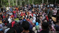 Selain dengan petani dilokasi ini ia juga mendengarkan dan memberikan solusi kepada generasi z mengenai masalah kesehatan mental dengan memberikan bimbingan konseling.