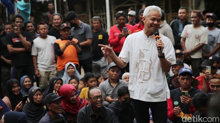 Ganjar Duduk Bareng Petani di Magelang
