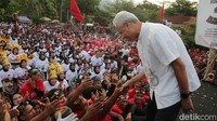 Capres nomor urut 3, Ganjar Pranowo, meminta para relawannya untuk menjaga Jawa Tengah agar tetap menjadi kandang PDIP. Ganjar mengingatkan untuk berhati-hati agar suara di Jawa Tengah tidak dicuri calon lain.