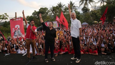Ganjar Minta Relawan Jaga Jateng Tetap jadi Kandang PDIP
