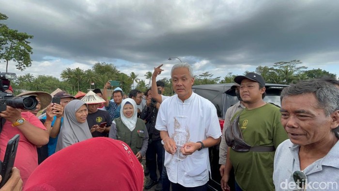 Ganjar Pranowo berkunjung ke Dusun Gunung Bakal, Magelang, Jateng. (Anggi/detikcom).