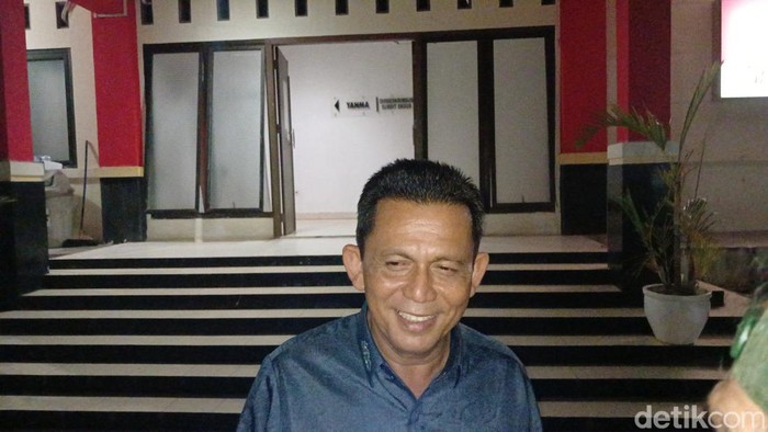 Gubernur Kepri, Ansar Ahmad usai memberikan keterangan di Polda Kepri terkait perekrutan honorer fiktif di Setwan DPRD Kepri.(Alamudin Hamapu/detikSumut)