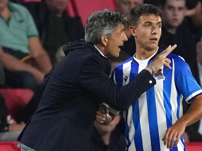 Real Sociedad's manager Imanol Alguacil gives directions to Martin Zubimendi during the Europa League Group B soccer match between PSV and Real Sociedad at the Philips stadium in Eindhoven, Netherlands, Thursday, Sept. 16, 2021. (AP Photo/Peter Dejong)