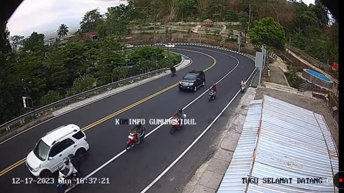 Jalur Jogja-Wonosari hari ini, Minggu (17/12/2023), pukul 16.37 WIB.