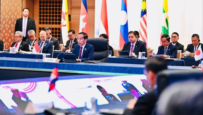 Jokowi di KTT ASEAN-Jepang